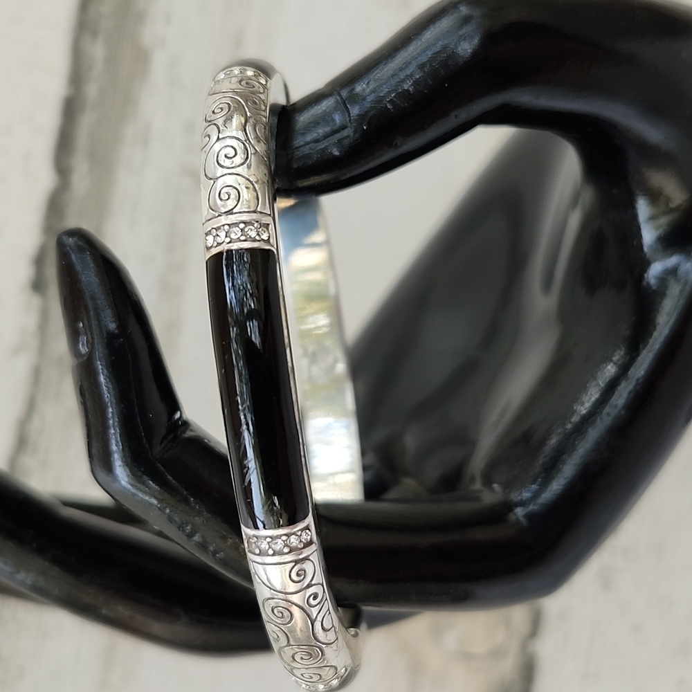 BRIGHTON OVAL SILVER AND ENAMEL BANGLE BRACELET - Picture 7 of 7